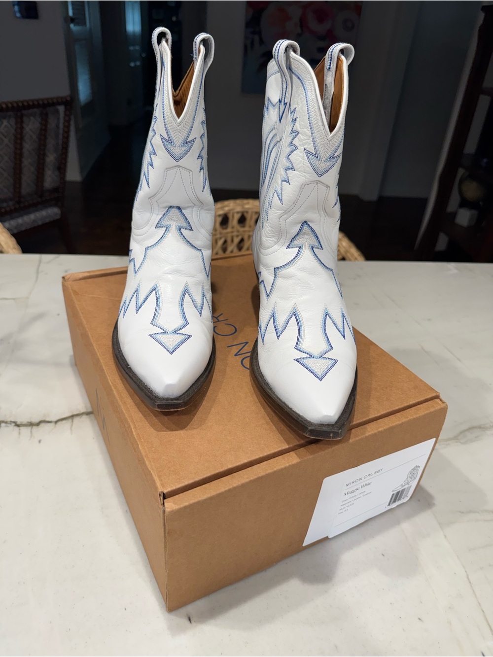 MIRÒN Maggie White Women's Western Ankle Boots - Picture 7 of 9